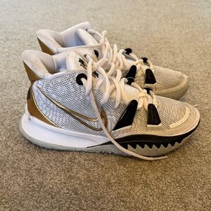 Nike Kyrie Seven White, Gold & Black Basketball Sneakers size 4